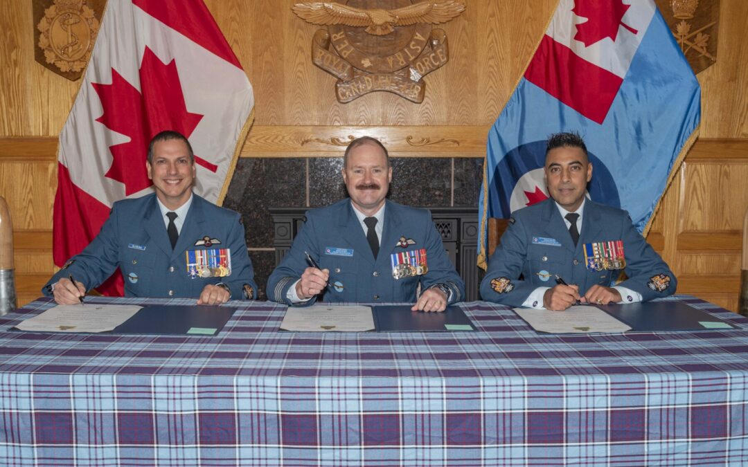 La 4e Escadre et la BFC Cold Lake accueillent un nouvel adjudant-chef lors de la cérémonie de passation des fonctions