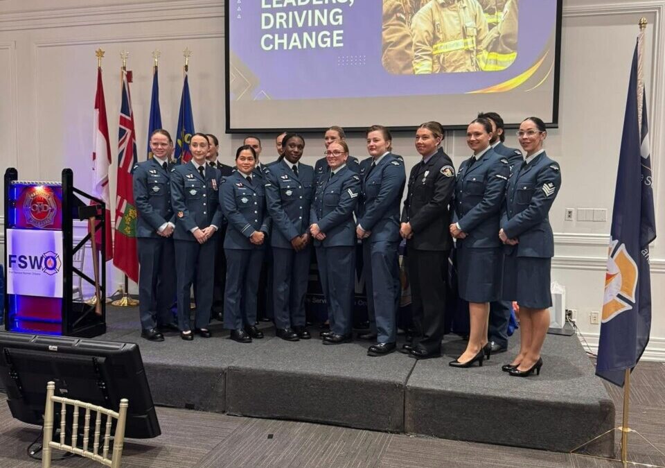 Services d’incendie des Forces armées canadiennes : Former des leaders et favoriser le changement par l’entremise de Fire Service Women Ontario