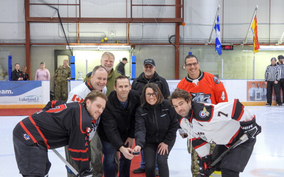Les tirs de barrage tranchent le match annuel de hockey Officiers c. militaires du rang