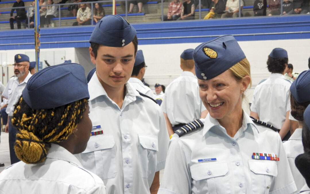 Le Centre d’entraînement des cadets Cold Lake souligne la fin de l’été avec un rassemblement de fin de cours